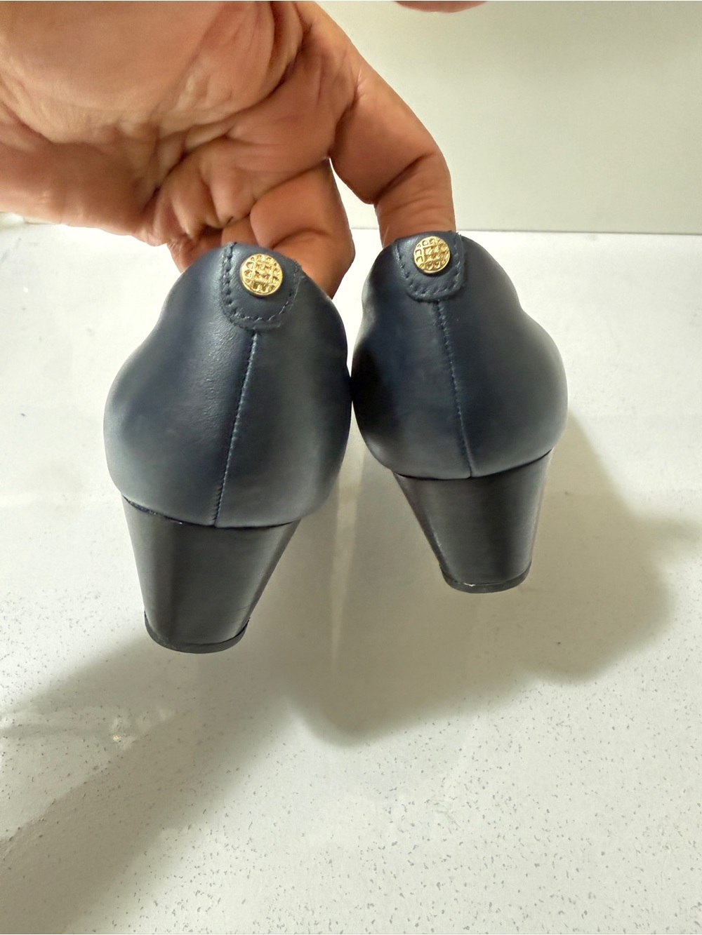 Leather pumps, Clarks Artisan Women's Navy Wedge Pumps new never worn - Picture 5 of 14
